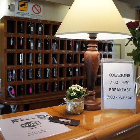 Hotel Albatros Calenzano Kültér fotó