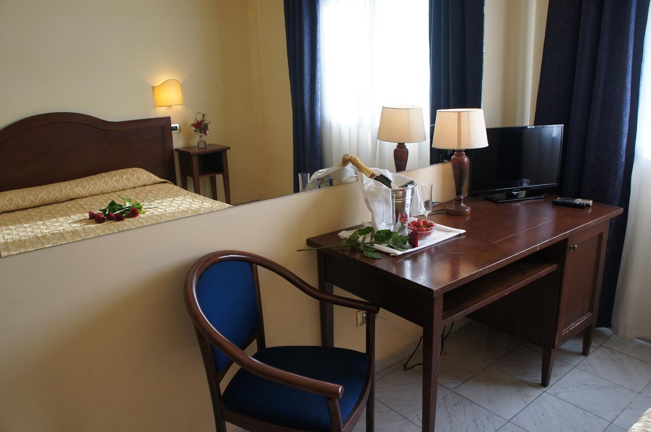 Hotel Albatros Calenzano Kültér fotó
