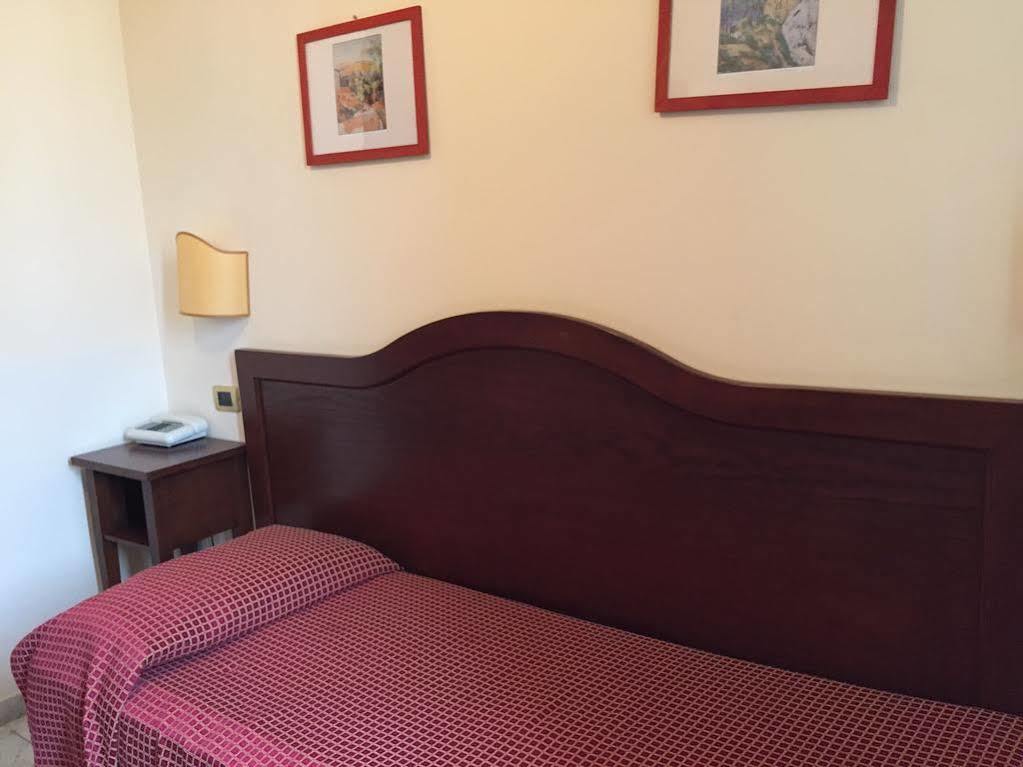 Hotel Albatros Calenzano Kültér fotó
