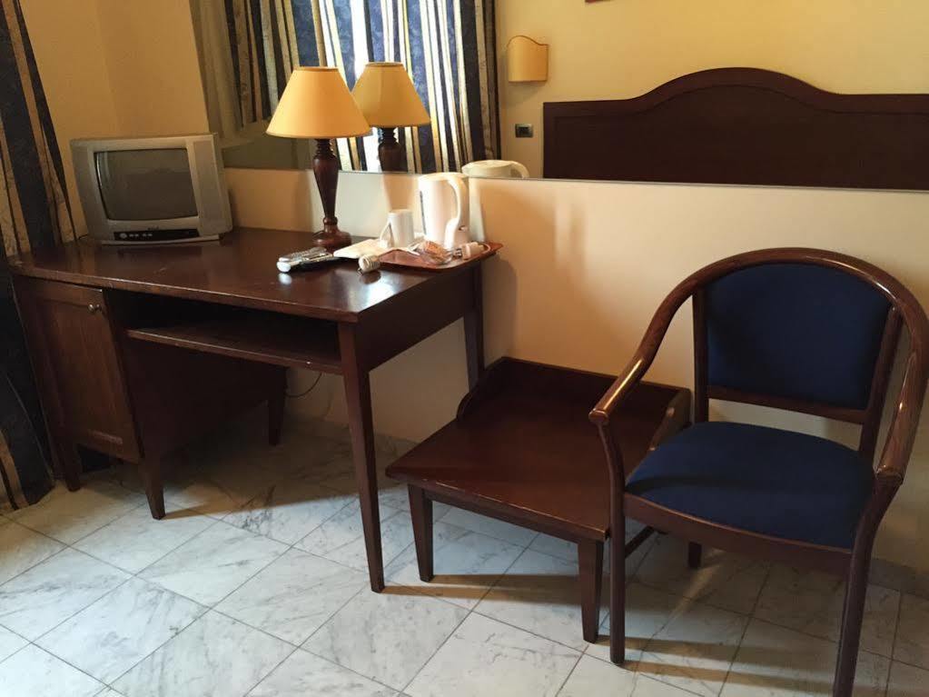 Hotel Albatros Calenzano Kültér fotó