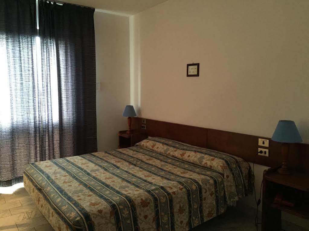 Hotel Albatros Calenzano Kültér fotó